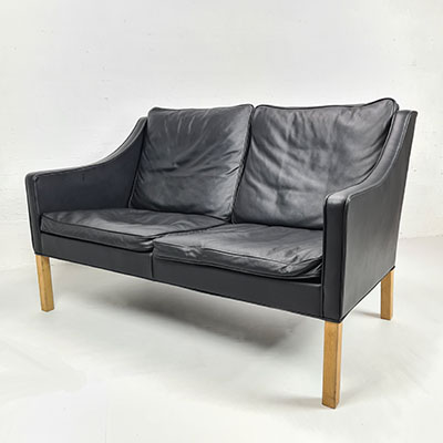 Børge Mogensen two-seat sofa model 2208 in black leather. produced by Fredericia Furniture
