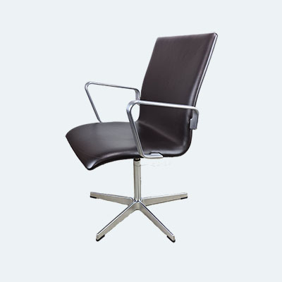 Arne Jacobsen Oxford armchair in brown leather