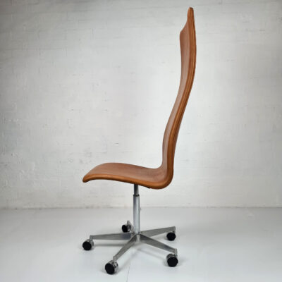 arne-jacobsen-oxford-high-back Fritz Hansen Oxford chair Produced by Fritz Hansen