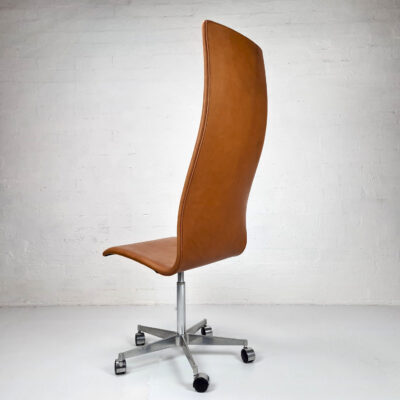 arne-jacobsen-oxford-high-back-3 Arne Jacobsen Oxford chair with high back in cognac-coloured leather