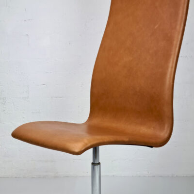 arne-jacobsen-oxford-high-back-4 Fritz Hansen Oxford chair Produced by Fritz Hansen