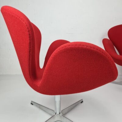 Arne-jacobsen-swan-chair Arne Jacobsen Swan Chair in red wool