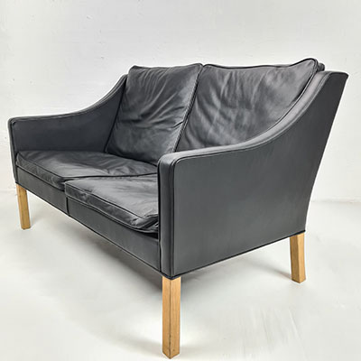 Borge-mogensen-two-seat-sofa-2 400x400 Borge Mogensen two-seat sofa in black leather. Manufactured by Fredericia Furniture