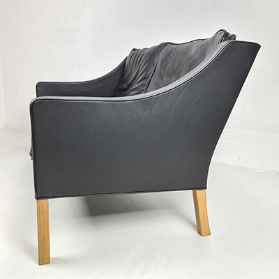 Borge-mogensen-two-seat-sofa Danish Mid-century two-seat sofa in black leather. Designed by Borge Mogensen and produced by Fredericia Furniture