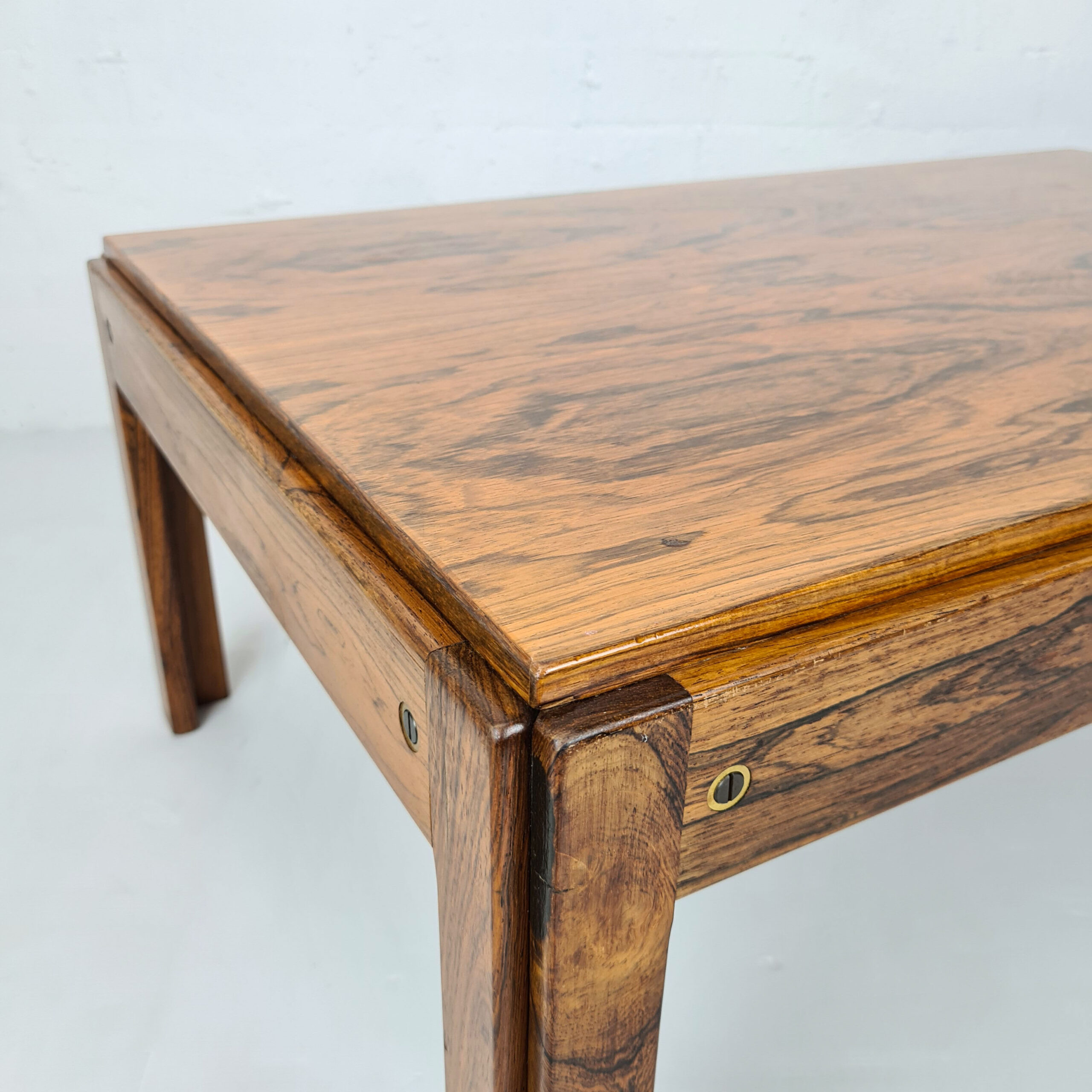 Illum-Wikkelsø-Plexus-table-2 Illum Wikkelsø Plexus table