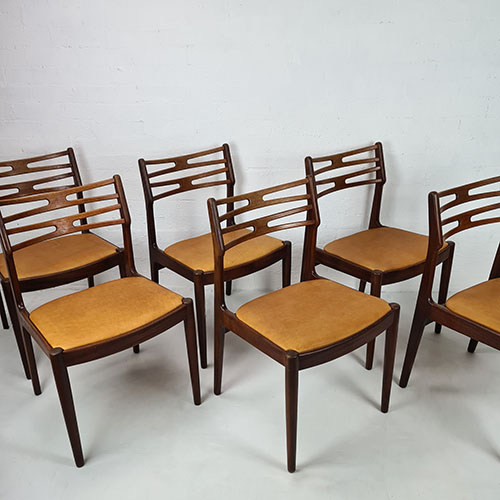Johannes-Andersen-chairs-above Johannes Andersen chairs made of teak and seat of aniline leather