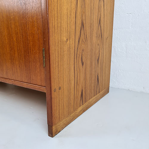 Hans-j-wegner-cabinet-side500x500 Hans J Wegner Teak Cabinet