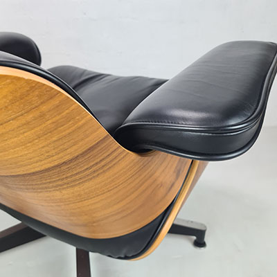Charles Eames chair close 2 Eames Lounge Chair and Ottoman