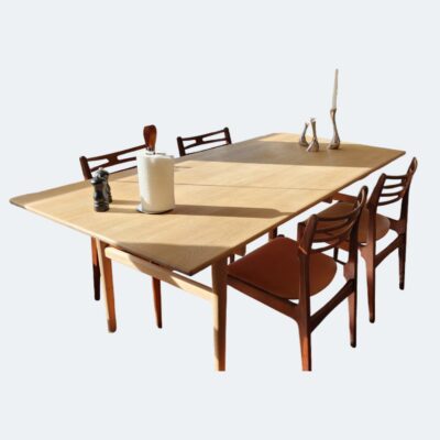 Hans Wegner dining table CH327 in solid oak Hans J. Wegner dining table CH327 in solid oak